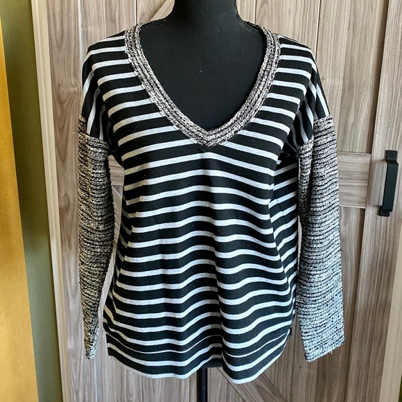 Sanctuary Sweaters - Sanctuary Black and Gray striped V neck oversized sweater like top